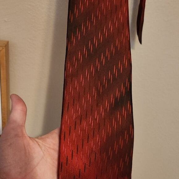 David Taylor shiny red tie perfect for Christmas to work or a wedding or prom - Picture 4 of 6